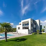 Villa Marijeta Exclusive 5 Star Villa With 50Sqm Private Pool, 6 Bedrooms And Playroom