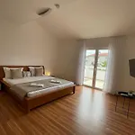 Villa Apricot - Stilvolles Grosses Haus Mit Kuehlem Garagenparkplatz