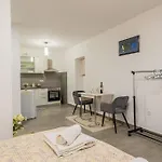 Bozena\'S Studio Apartment