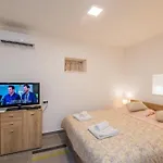 Bozena\'S Studio Apartment
