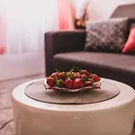 Center Stylish Apt Darling For 4, Old Town