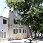 Monfrina 1, Luxury Apartment With Balcony In The Old Town
