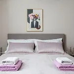 Luxury Apartment Near The Sea