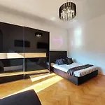 Mini Palais - Beachfront, 5 Min Center, Terrace