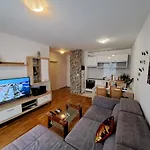 Mariposa, Apartment With Balcony, Private Parking In The Garage, Near The Biggest Shopping Center Mall Of Split