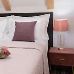 Romantic Attic Apartment