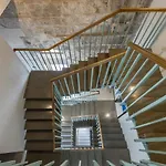 Leonis Restaurant & Rooms