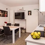 Miki - City Center Apartment With Large Balcony