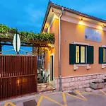 Villa Urbi Et Orbi 2