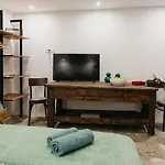 Studio Apartment Ni Na Na Na