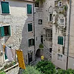 Jr Luxury Guesthouse