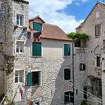 Jr Luxury Guesthouse