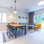 Split Luxury Suite
