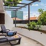 Lemon Tree Luxury, Free Parking
