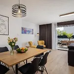 Lemon Tree Luxury, Free Parking
