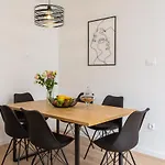 Lemon Tree Luxury, Free Parking