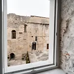 Tifani Luxury Rooms 2