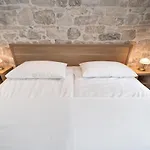 Tifani Luxury Rooms 2