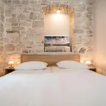 Tifani Luxury Rooms 2