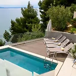 Gallery Luxury Suites & Rooms