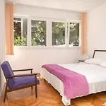 Sunny & Spacious, 2 Bedroom Apartment With Free Parking