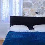 Studio City Center Apartment