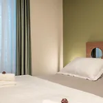 Green, Deluxe Two Bedroom Suite