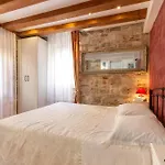 Studios Aurelia Palace