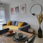 Frida- Free Private Parking