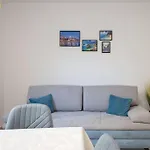 Lovely Central Apartment Ivana With Terrace