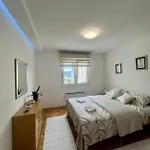 Jj Apartment Split