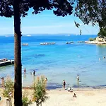 Ora, Home On The Sea.