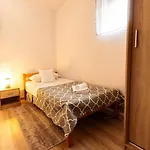 Large Stylish 3 Bedroom Apartment Nancy For 5 People