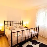 Large Stylish 3 Bedroom Apartment Nancy For 5 People