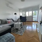 2 Bedroom Apartment/Parking/Market