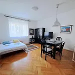Emaus Garden - City Center & 2 Bth