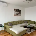 Apartment Tomaky