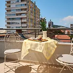 Modern & Spacious Rooftop Apartment With Natual Sunlight