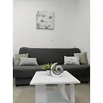 Studio Apartment Lee