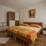 Dante Apartment
