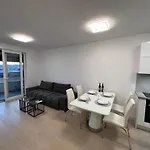 Apartman Addenda With Free Garage Parking