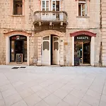 Marmont City Rooms