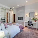 Starlight Luxury Rooms