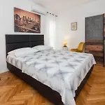Apartment La Le With Big Terrace