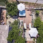 Holiday House With A Parking Space Split - 22315
