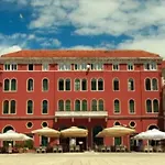 Centar Split Manus