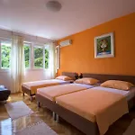 Dante Apartment