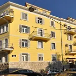 Deluxe Apartments & Rooms Sarella