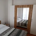 Apartmani Mira