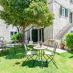 Jes Old Town Studio Apartment